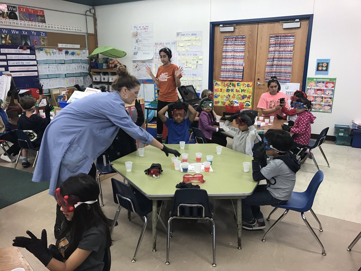 BlantonElem's tweet photo. A room full of future scientists! THANK YOU #UTScience! #AISDproud #STEM https://t.co/On5P5iVNDH