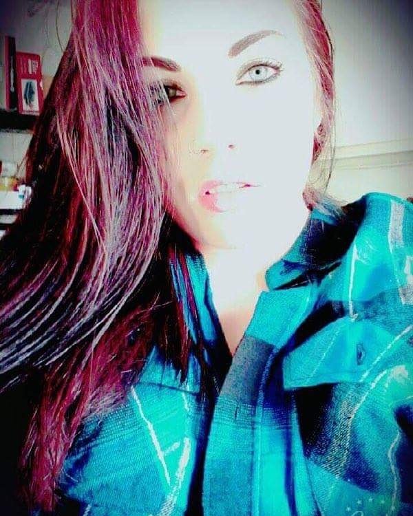 Christiitworks's tweet photo. Should I go red guys?
#redhair #longhairdontcare #decisions https://t.co/r2TadNCmLC