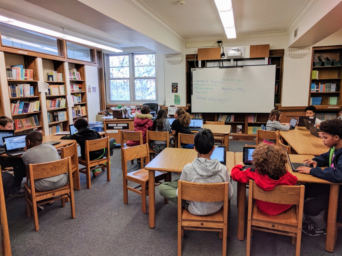 BJMLibrarian's tweet photo. "Esperanza Rising" comes to life with 1930's photos @librarycongress, media &amp; digital literacy = empowered + engaged 5th graders #icsdlibs https://t.co/krzfd960ow