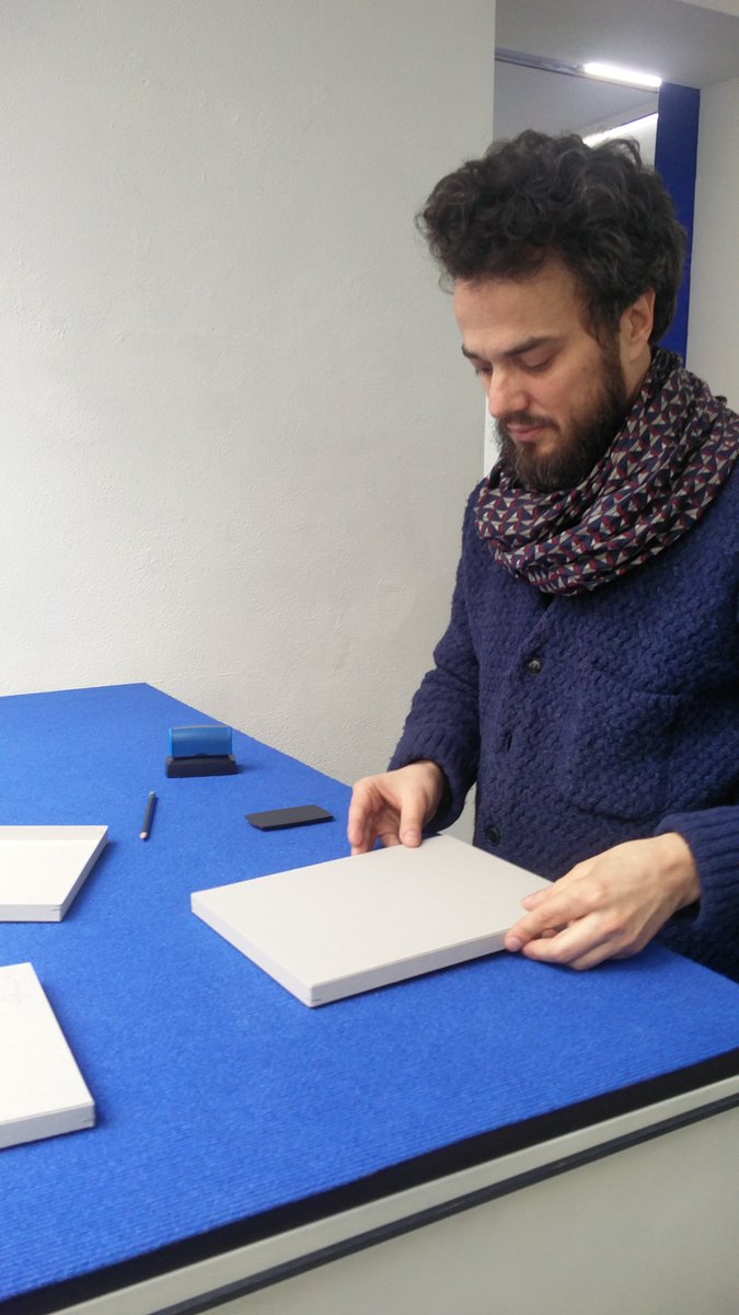 GDgaleriemulti's tweet photo. #JulienCarreyn signe le coffret "Julien Carreyn avec Ker-Xavier" 2017
 #JulienCarreynavecKerXavier #LatestEdition #EditionGDM #GDM https://t.co/87GiU2Q0SA