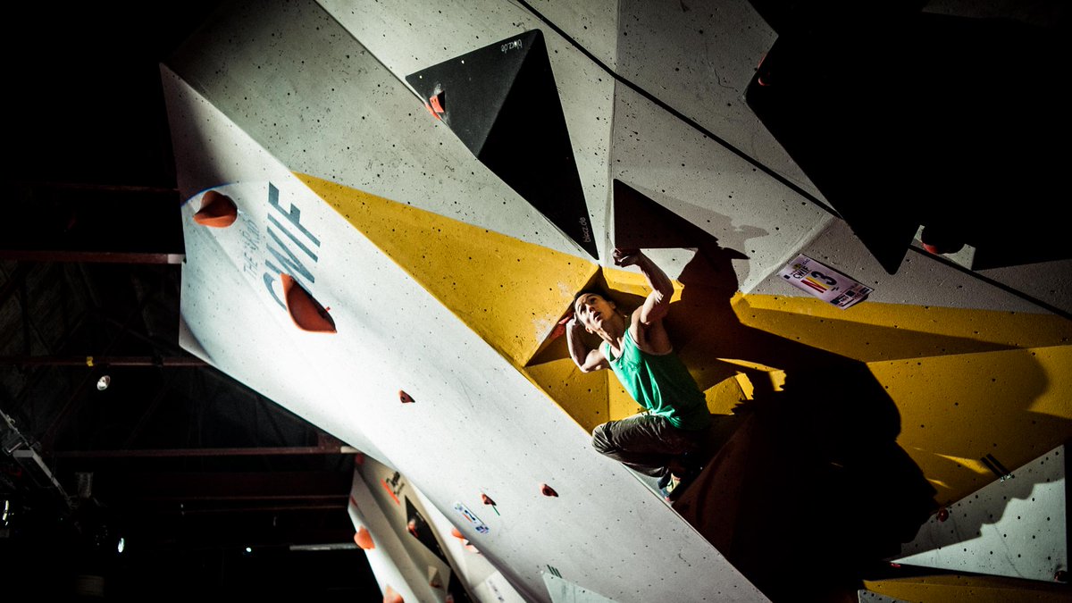 ClimbingWorks's tweet photo. Another classic moment from #CWIF '16: @mccollsean smashing one of the hardest problems of the comp with 0:00 on the clock! 📷: @bramberkien https://t.co/fxoADiWBvW