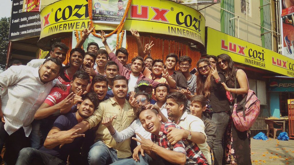KhiladiKunal's tweet photo. #KolkataAkkians Thankyou for this celebration team u all are a star 🌟 proud of you all 👏🏻👏🏻👏🏻 #JollyGoodDay https://t.co/loMLd04yGv