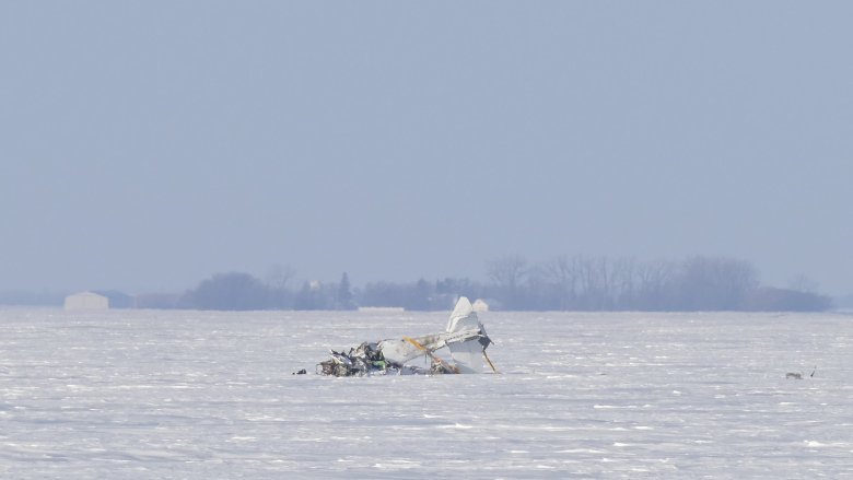 YahooCanada's tweet photo. Two found dead in wreckage of plane crash near #Brunkild, Manitoba https://t.co/vLM7biFWvp https://t.co/YnY5r5dJ8W