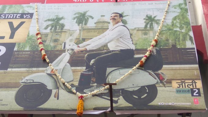 KhiladiKunal's tweet photo. #AkolaAkkians Thankyou for this celebration team u all are a star 🌟 proud of you all 👏🏻👏🏻👏🏻 #JollyGoodDay @Bhushanadhau1 https://t.co/xTBH1UBzfk