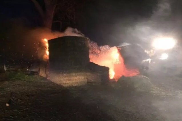 PaulFisheredit's tweet photo. Arsonists destroy 14 tonnes of bailed straw in #Peterborough - Latest here - https://t.co/npiwluvKA1 #Cambridgeshire #CMBLive https://t.co/c3bVdmWyiC