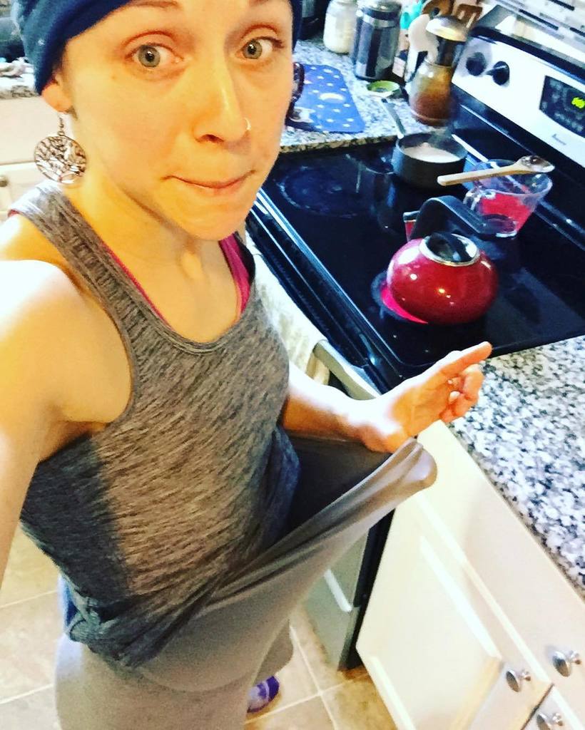 sweetbeets_'s tweet photo. Any other mama's still wear your maternity leggings for sleeping and lounging? I'd live in them if I could. #postpa… https://t.co/znaVYAHKYr