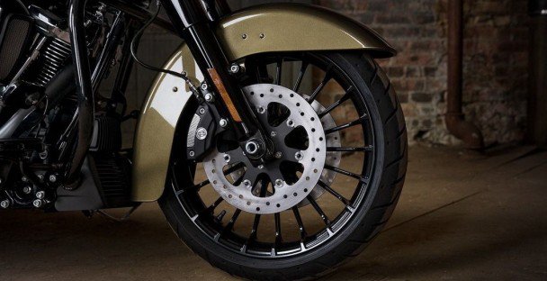 Harley-Davidson Road King Special за $ 21 999 в базовой комплектации.