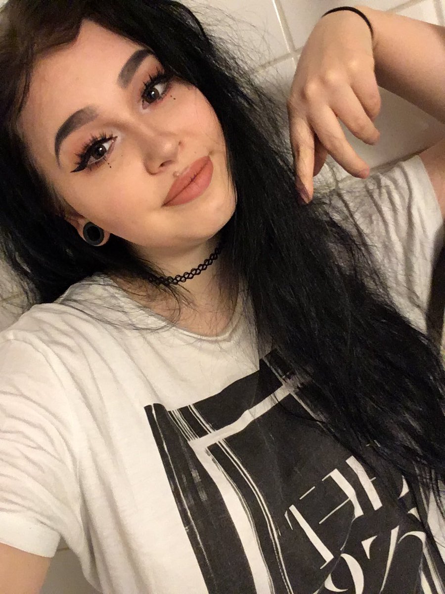 postmodernpain's tweet photo. #WearItForWarChild @O2music @WarChildUK it would be a dream come true to see @the1975 play such a special show for such a good cause!! https://t.co/aKCSKnWh9a