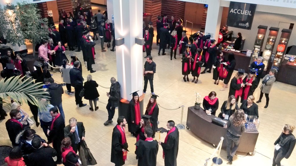 ExceliaGroup's tweet photo. C'est au tour des diplômés #BachelorBusiness promotion 2016 de se préparer... #GraduationLRBS https://t.co/FwGE3f9yXV