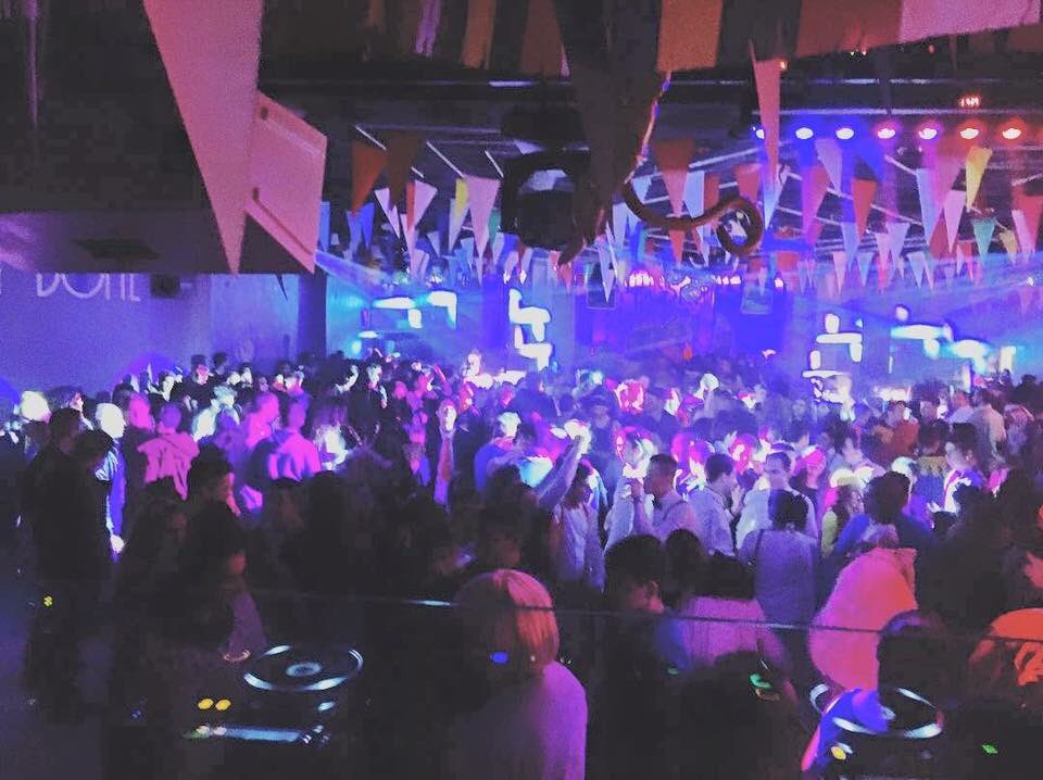 Ya va quedando menos para carnavales pero en la espera también se sale💃🏻💃🏻🎉🎉🎭🎭 #laboitejaraiz #musicon #follow4follow