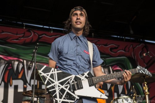 Happy birthday to the one and only Vic Fuentes! 