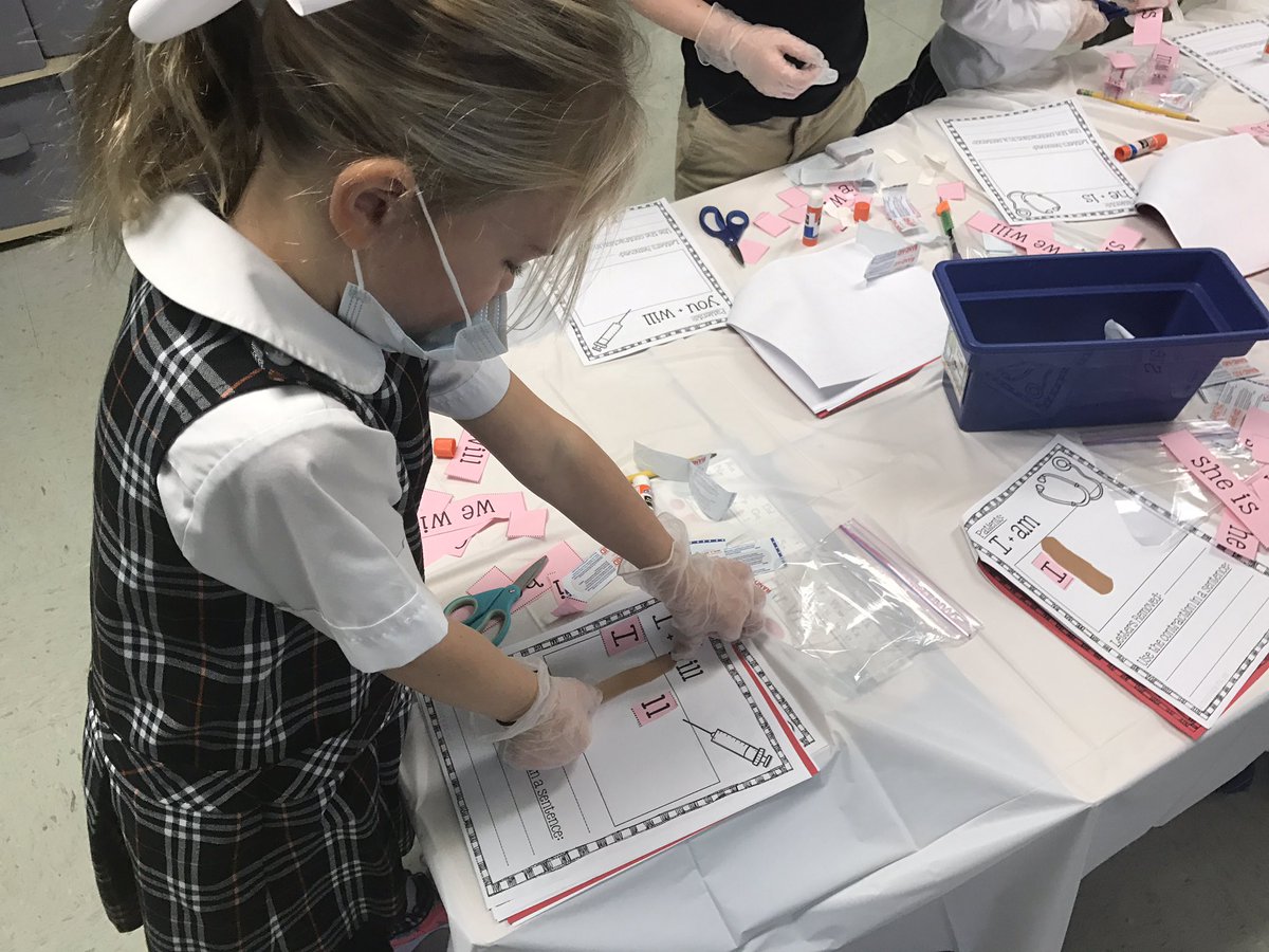 MTCSPrincipal's tweet photo. 1st graders conducting surgery in English class.  MTCS teachers are awesome! https://t.co/rXUahSGCvB
