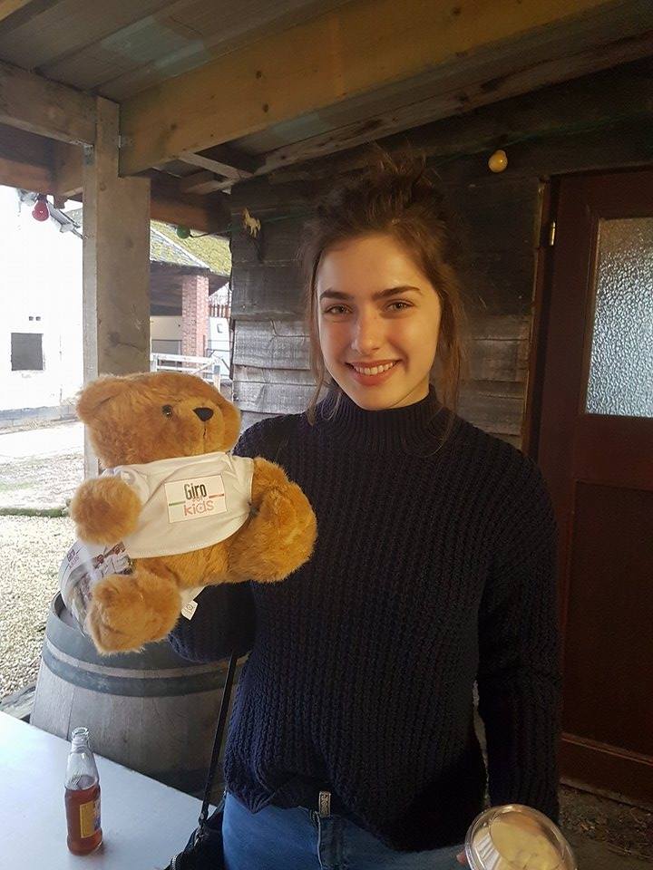dimiberlanger's tweet photo. Wie ook een beertje wil kopen om  zieke kinderen te helpen zoals @OlgaLeyers @FreddyDeVadder @ZoeBizoe één adres: https://t.co/S1wNUtMVJJ https://t.co/Q0jPlEYaxZ