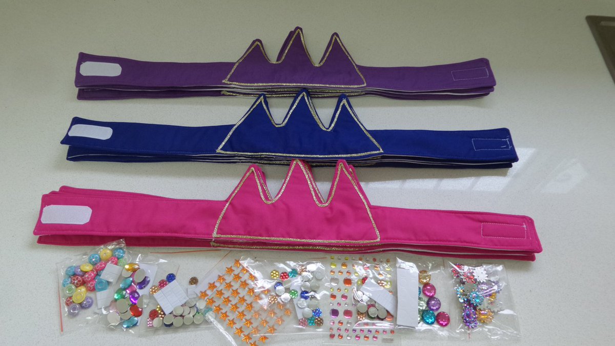 aubreymade's tweet photo. 12 Prince and princess crowns kit, birthday party workshop, party … https://t.co/wHzNbVyUbw #AubreyMade #HandmadeKit https://t.co/WgTj7djeyb
