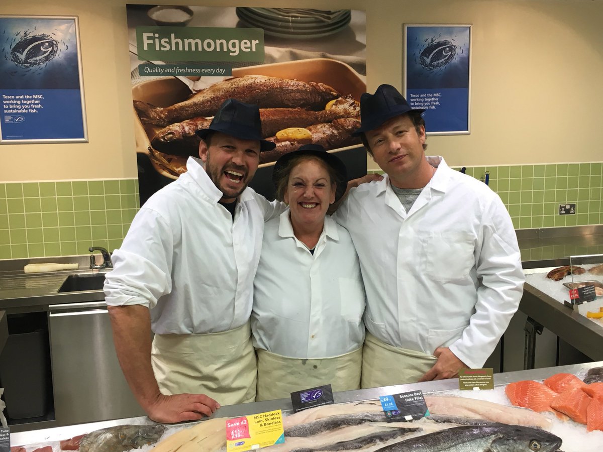 .<a href="/jamieoliver/">Jamie Oliver</a> &amp; <a href="/jimmysfarm/">Jimmy Doherty</a> shown the catch of the day 🦀 🐟 🐙 by our Tesco fishmonger #JamieandJimmy 
Learn more: trib.al/5TN5Pf2