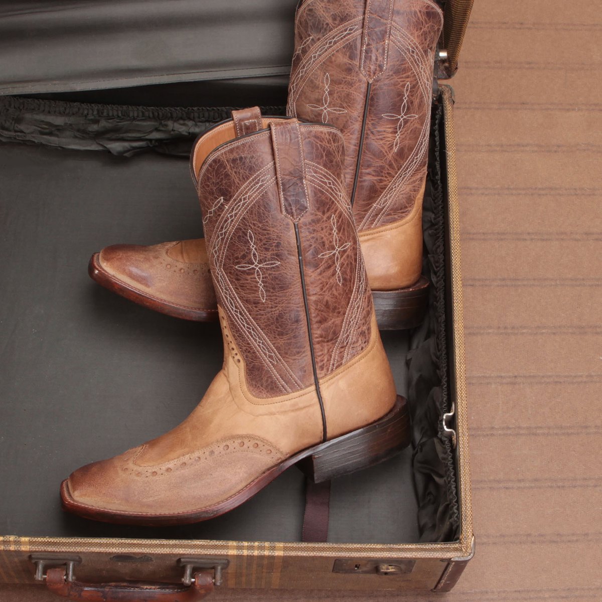 The_BootDaddy's tweet photo. This week is in the bag. Weekend adventures here we come. #therealbootlife https://t.co/Qy9w3S2tXo https://t.co/e9REE8u9gQ