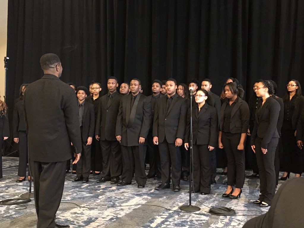 CRHillJohnson's tweet photo. Enjoying fantastic choir of young people from @CLESchoolofArts @UNCF Greater Cleve 2017 Leaders Luncheon @HiltonCleveland; #UNCFCLE https://t.co/MGkMlztmTy