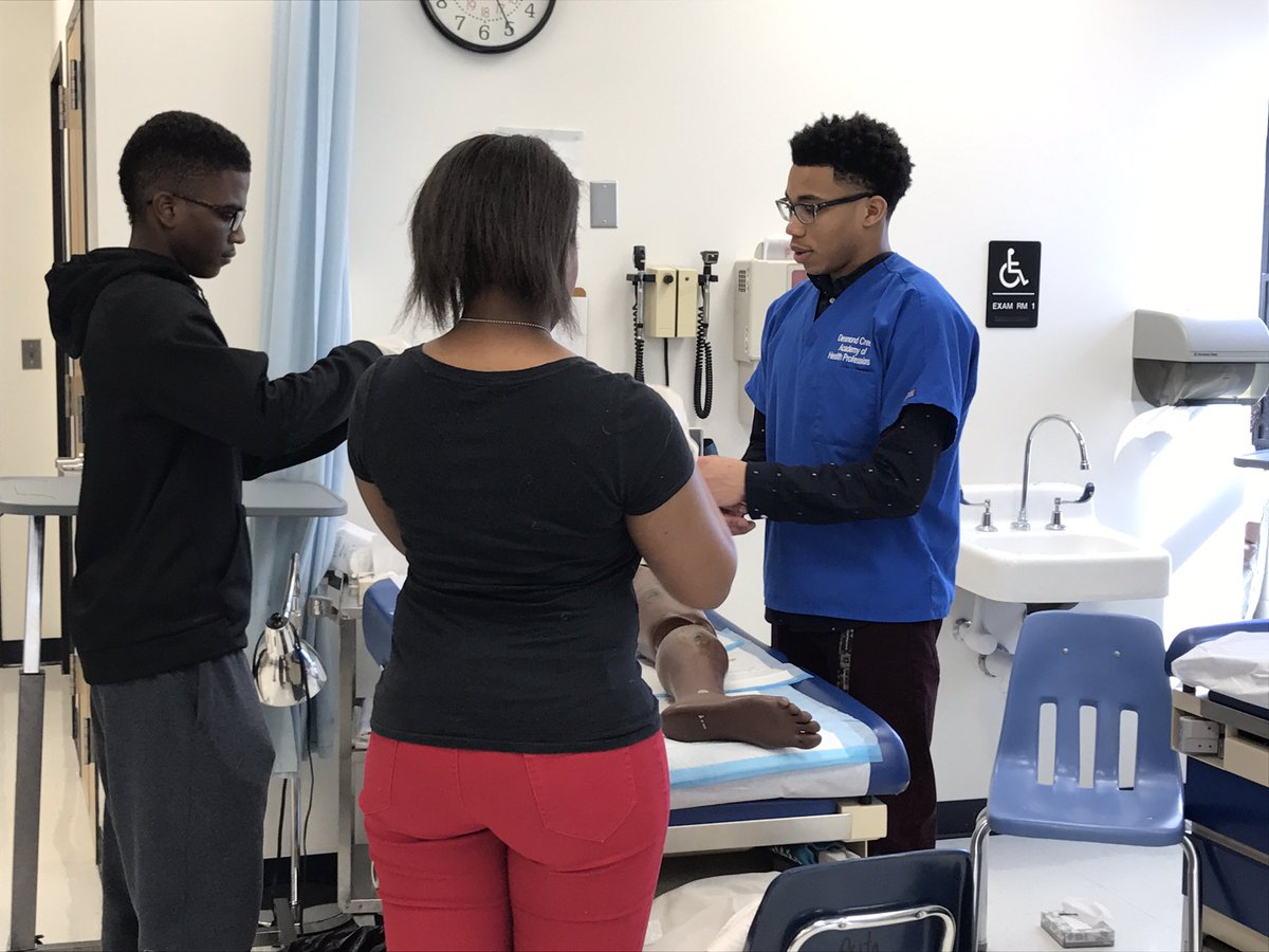 MrsRachic's tweet photo. #teamrachic2017 teaching Northern High 10th graders how awesome AOHP is! @CTA_CCPS #wesavelives #CTApride https://t.co/LKxgw6YDGQ