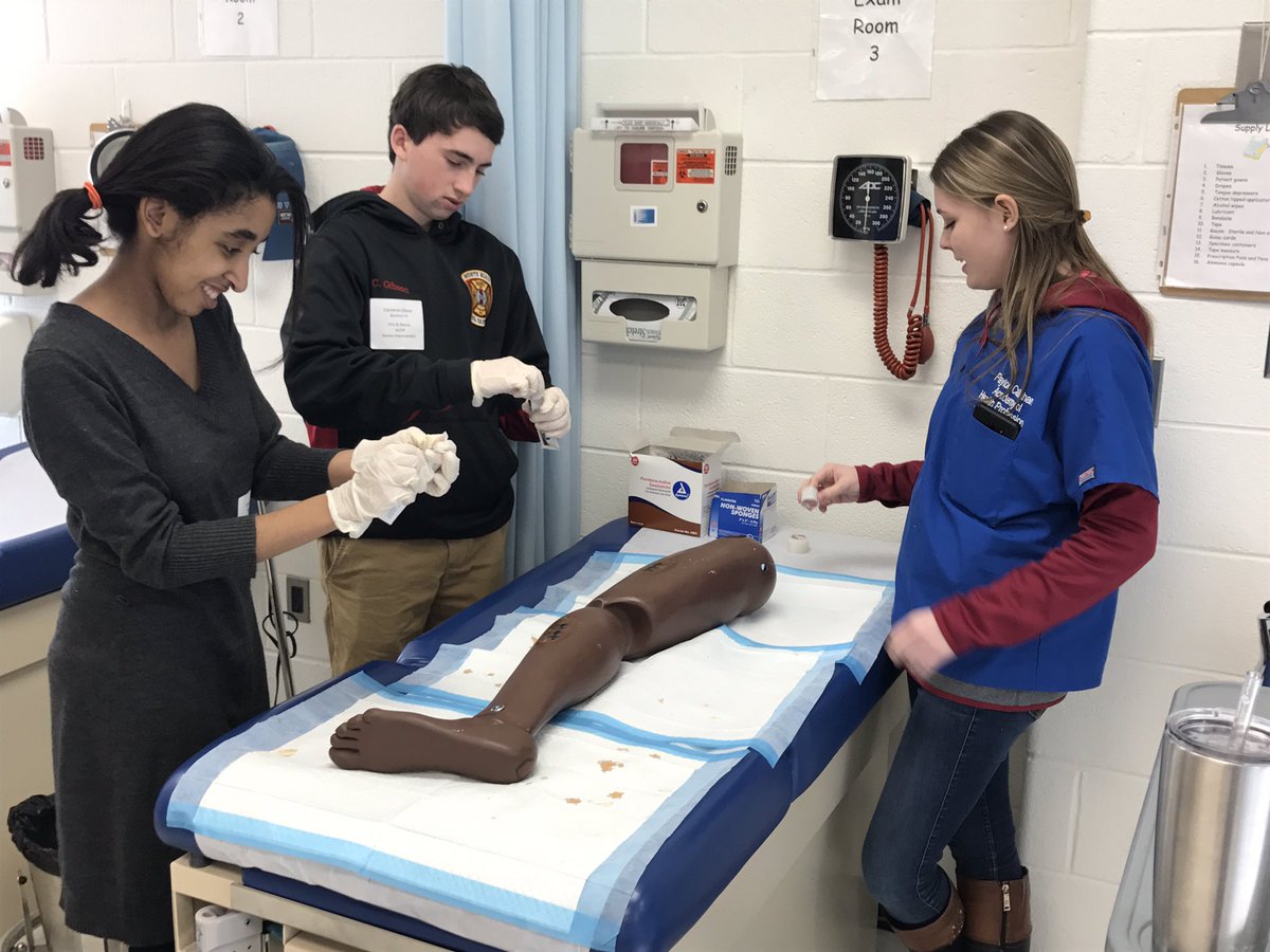 MrsRachic's tweet photo. #teamrachic2017 teaching Northern High 10th graders how awesome AOHP is! @CTA_CCPS #wesavelives #CTApride https://t.co/LKxgw6YDGQ