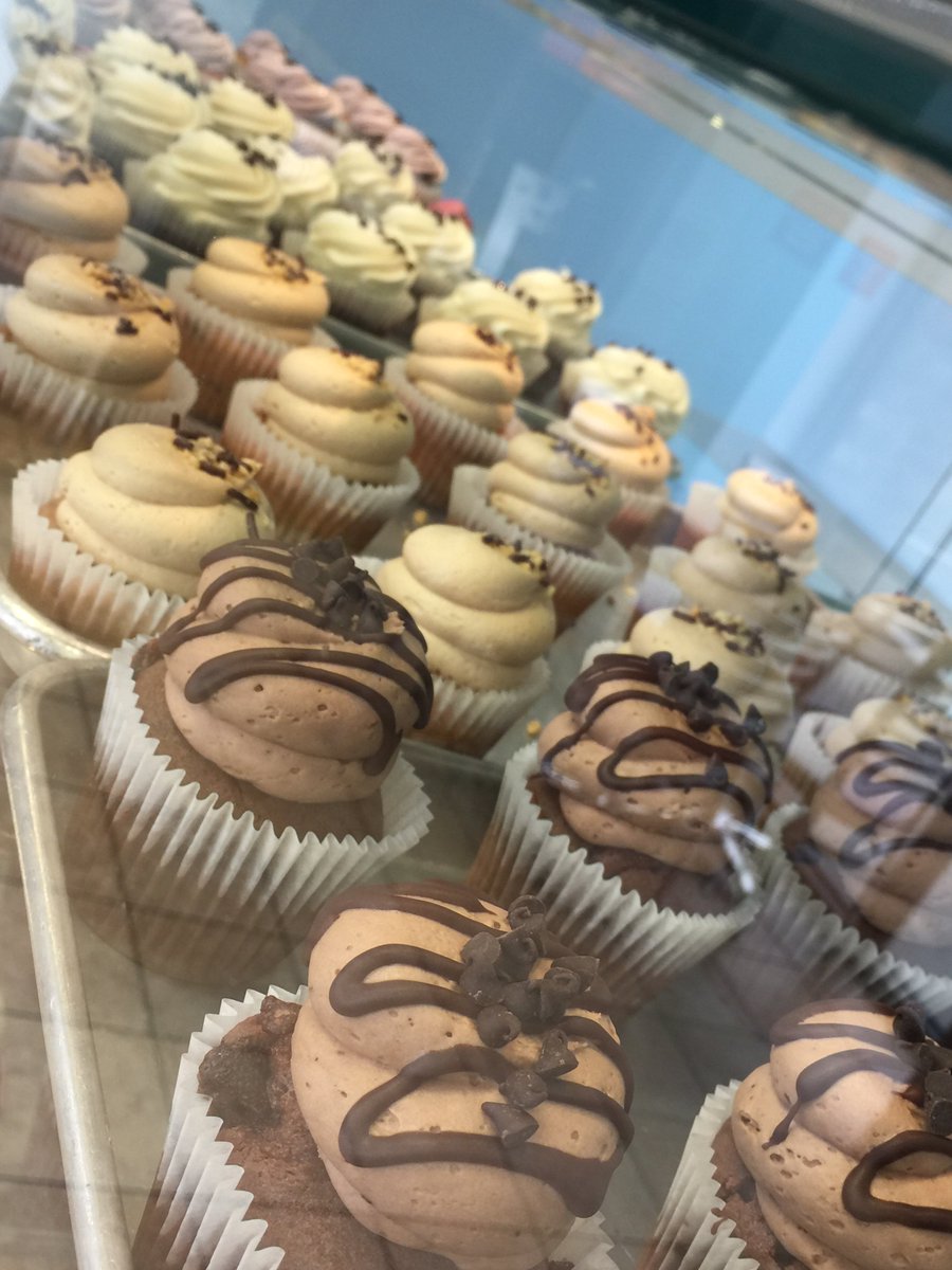 BlissCupcakeFSM's tweet photo. Looking super tasty, Friday! #glutenfree https://t.co/4miOIfSRiE