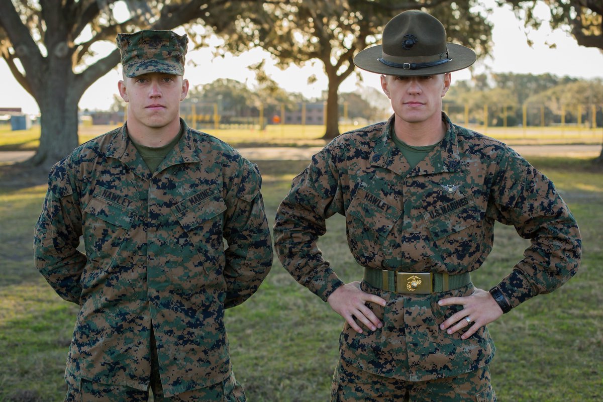DVIDS_Rachel's tweet photo. Drill instructor gives younger brother Eagle, Globe and Anchor on #ParrisIsland: https://t.co/LWSFFbHSyx @SpencerNews https://t.co/ae3SD6kZ0h