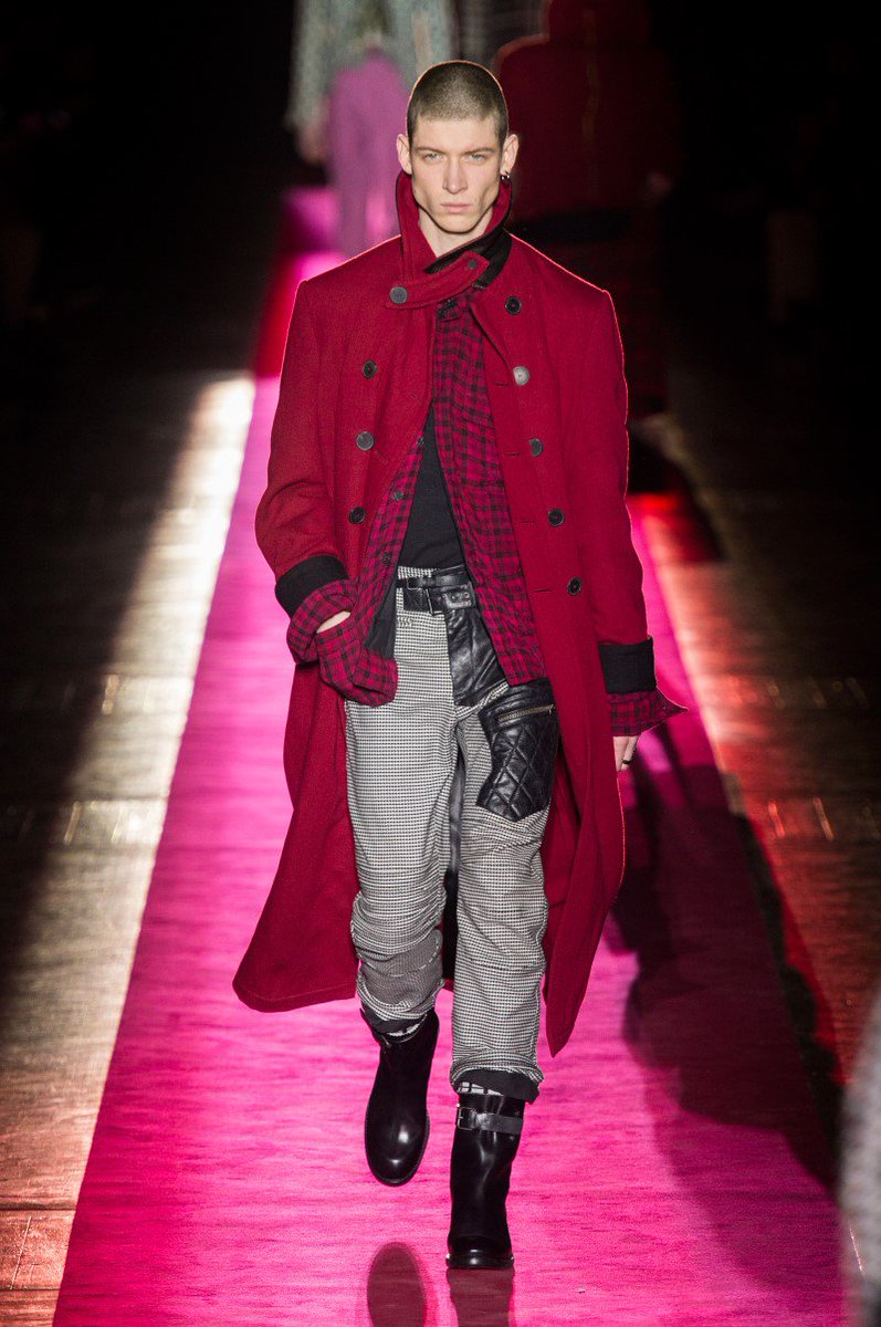 HommeEssential's tweet image. Interesting fabrics association and explosion of patterns at #haiderackermann FW17 #collection goo.gl/3ObicM