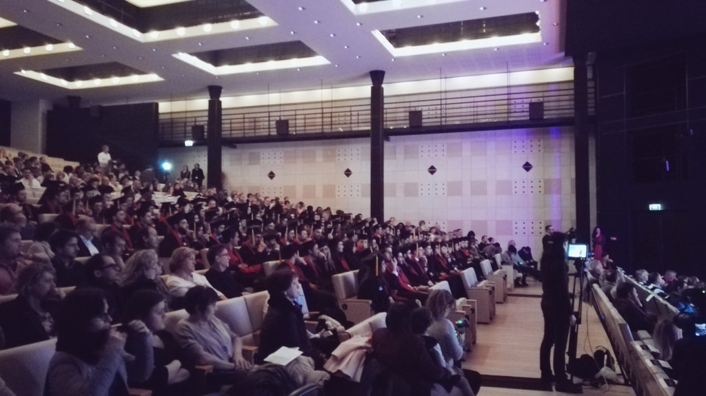 ExceliaGroup's tweet photo. Lancement de la cérémonie de remise des diplômes #BachelorBusiness ! #discours #GraduationLRBS https://t.co/LAspdqQctb
