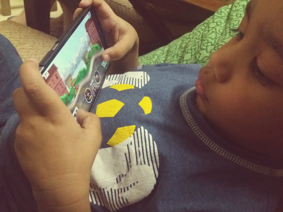 tanvir8955's tweet photo. My 3 years old nephew is playing #HillClimbRacing2 from @Fingersoft https://t.co/RHdxJYHlBu