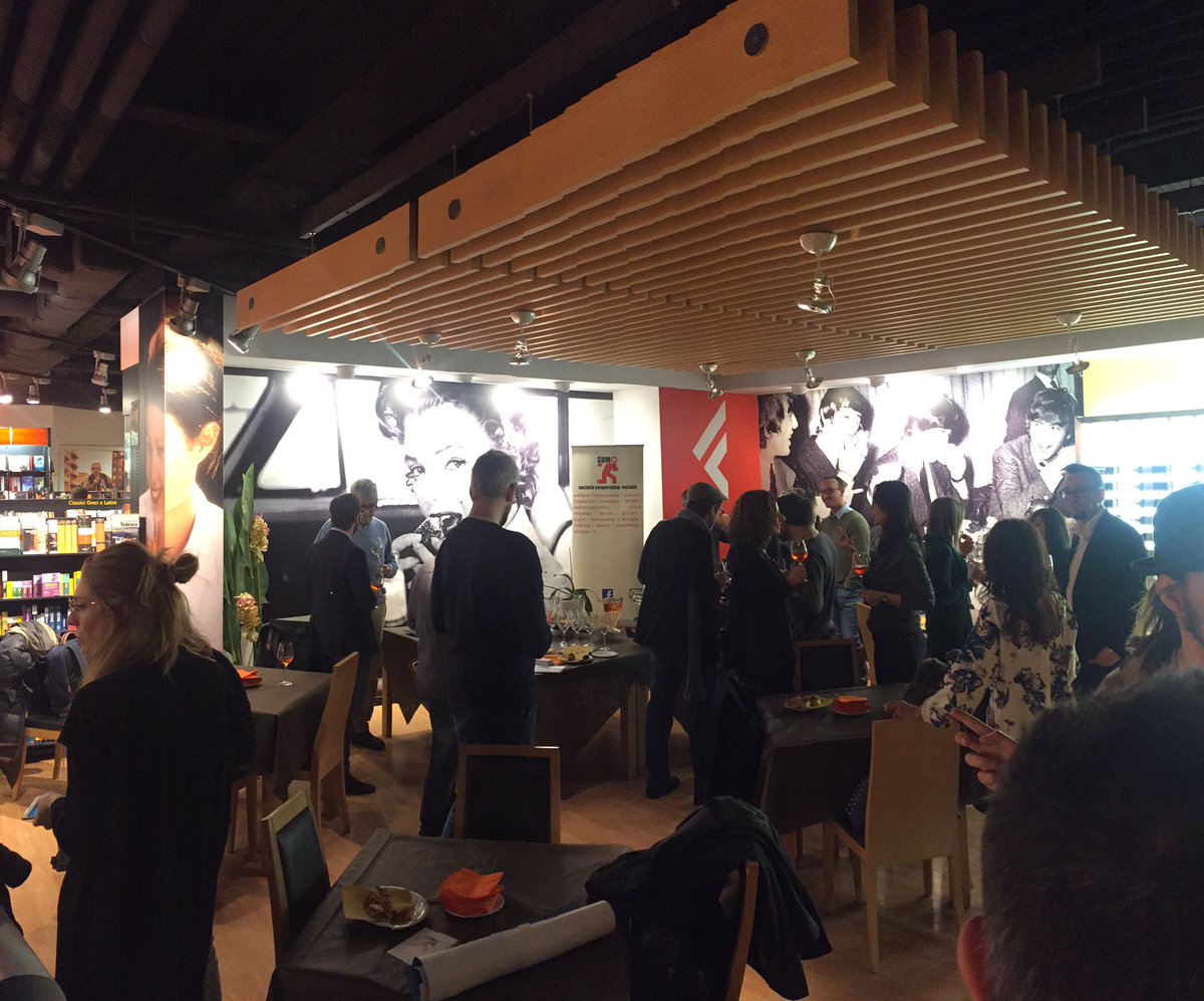 pavolos's tweet photo. Startup &amp; Freelancer Casual Meeting di Venezia #sratup #sumoevent #SEW17 @gigicogo @FrederickRolfe @CooperativaSumo @Marianna_Via https://t.co/3nbljvwK5a