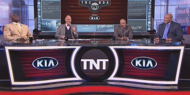 BusinessInsider's tweet image. TNT's 'Inside the NBA' crew roast $7 NBA game they're supposed to be promoting read.bi/2kbfQdX