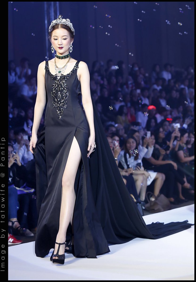 งาน #AwaitFasionShow [10/2/2017] ลูกสาวคนนี้ก็ชอบ <a href="/THANAERNG/">akun jajan</a> ชอบชุด ชอบวิธีแต่งหน้า รวมๆ แล้วชอบมากกกก