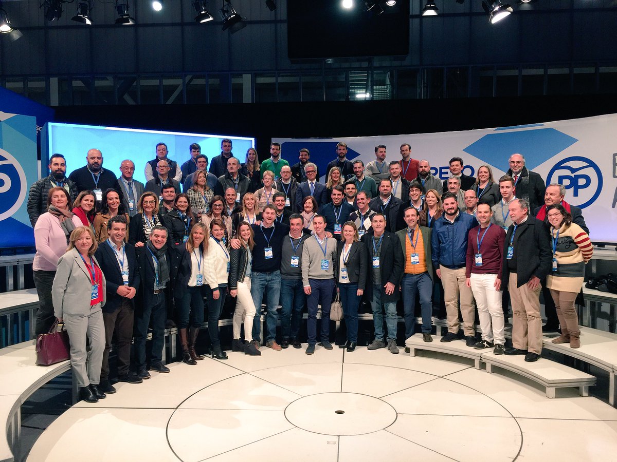 ppbalears's tweet photo. Foto de família de la delegació el @ppbalears al #18CongresoPP https://t.co/F4ICI57Jlj
