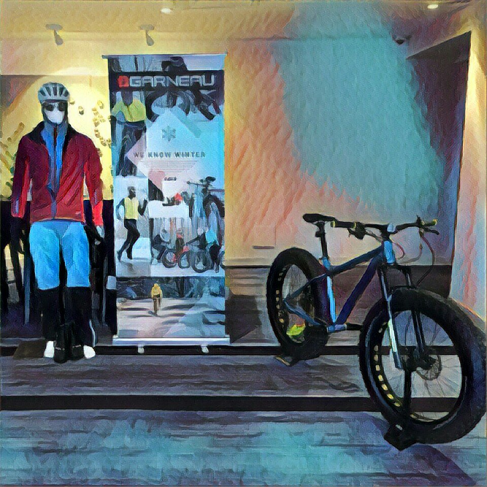 Louis_Garneau's tweet photo. Êtes-vous au #WWC17?
Dernière chance de nous trouver & prendre une 📷 avec notre #GrosLouis!
On veut vous voir! #hivergarneau #weknowwinter https://t.co/2T5Zv1VUVC