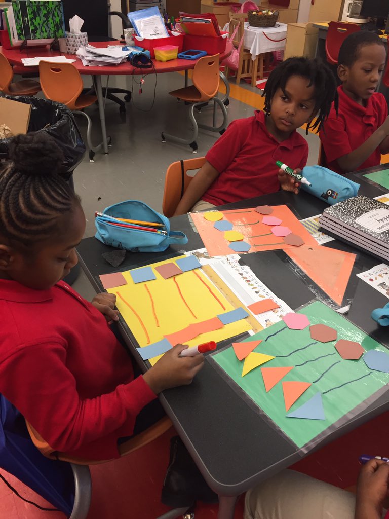 dianndyang's tweet photo. Students try to match the shapes by sorting. https://t.co/xychFi52Oc