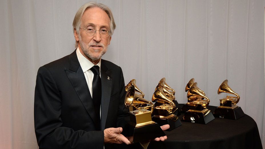 #GRAMMYs add transgender woman, first man as trophy presenters
 thr.cm/kJ6jrt
