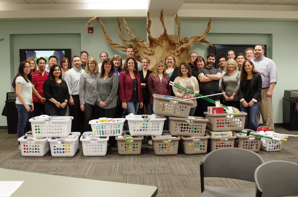 HeatherVSneed's tweet photo. The @Ceridian Professional Services Management Team shopped for and filled 15 #WelcomeHomeBaskets for @unitedwayoc this week! https://t.co/6rnTqo7LUx