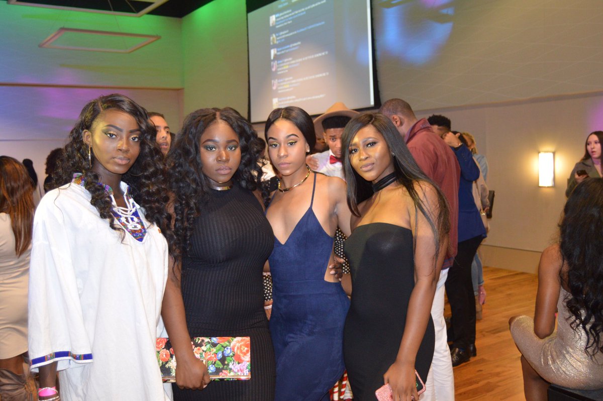 fille_ivoirenne's tweet photo. It's a Family thing 💞 
#BuildABae2k17 https://t.co/gUeNPPAoS2