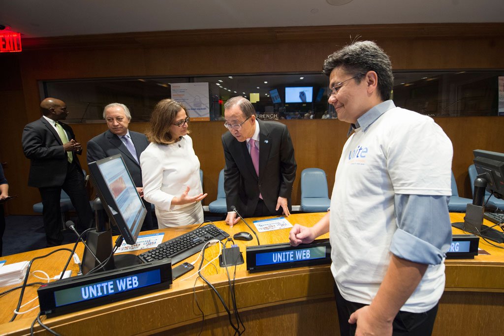 UN_News_Centre's tweet photo. Interview: @UN information technology chief believes all girls should aspire to be 'geeks' https://t.co/PkaWKIXwIf  #womeninscience #ICT https://t.co/AutQ6aNnZu