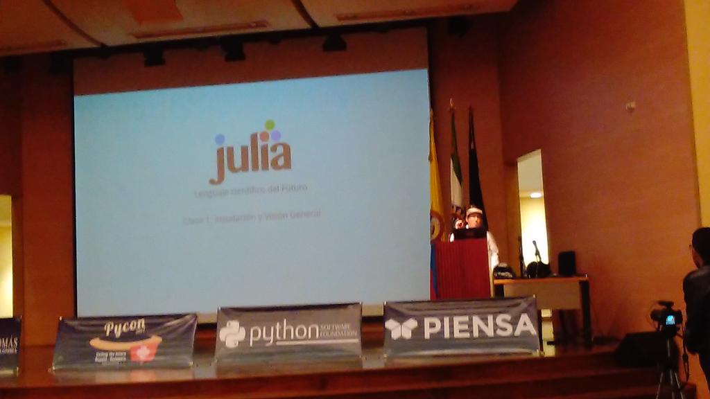 EllaQuimica's tweet image. En #PyConCo2017 charla de David Cardozo - Julia is a new exciting language for numerical and scientific computation