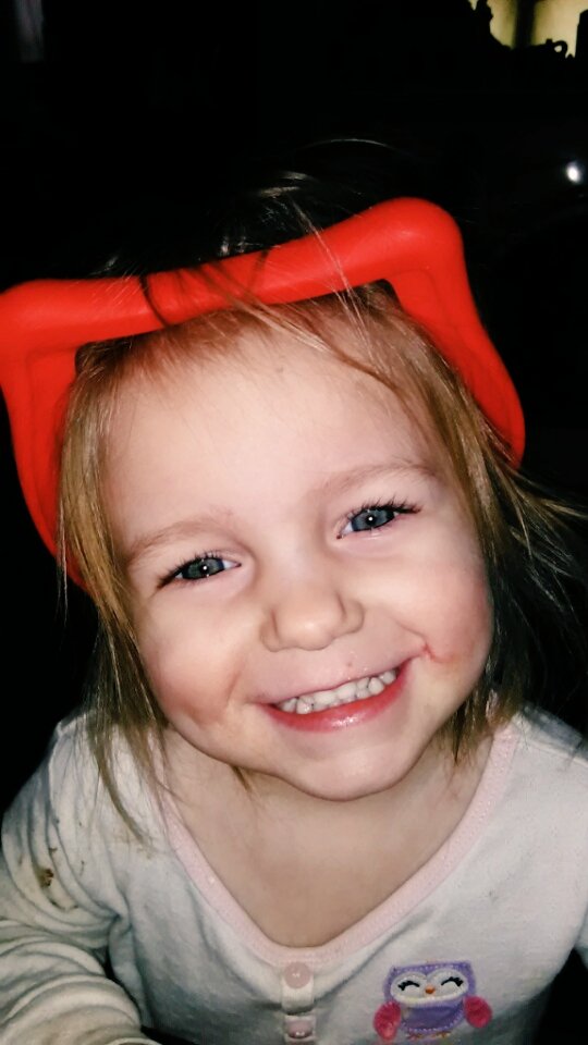 CastavaLeePhoto's tweet photo. My messy baby wearing her #Nabi case. She is so #cute.  #KidsAreSilly #SingleMomOfThree #TGIF #ThoseEyes #iMakeCuteBabies https://t.co/Q2Mxx9OX9K