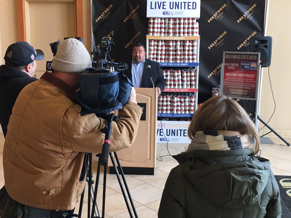 mainedan's tweet image. The 2017 @UnitedWayEM #PantryProject kicks off with a donation of nearly a ton of food from @HollywoodBangor