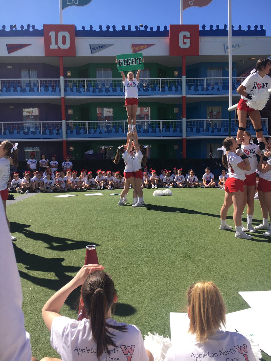 UCAmikayla's tweet photo. #TeamWisconsin practice at the football field happening now! https://t.co/uWiSjtSyCW