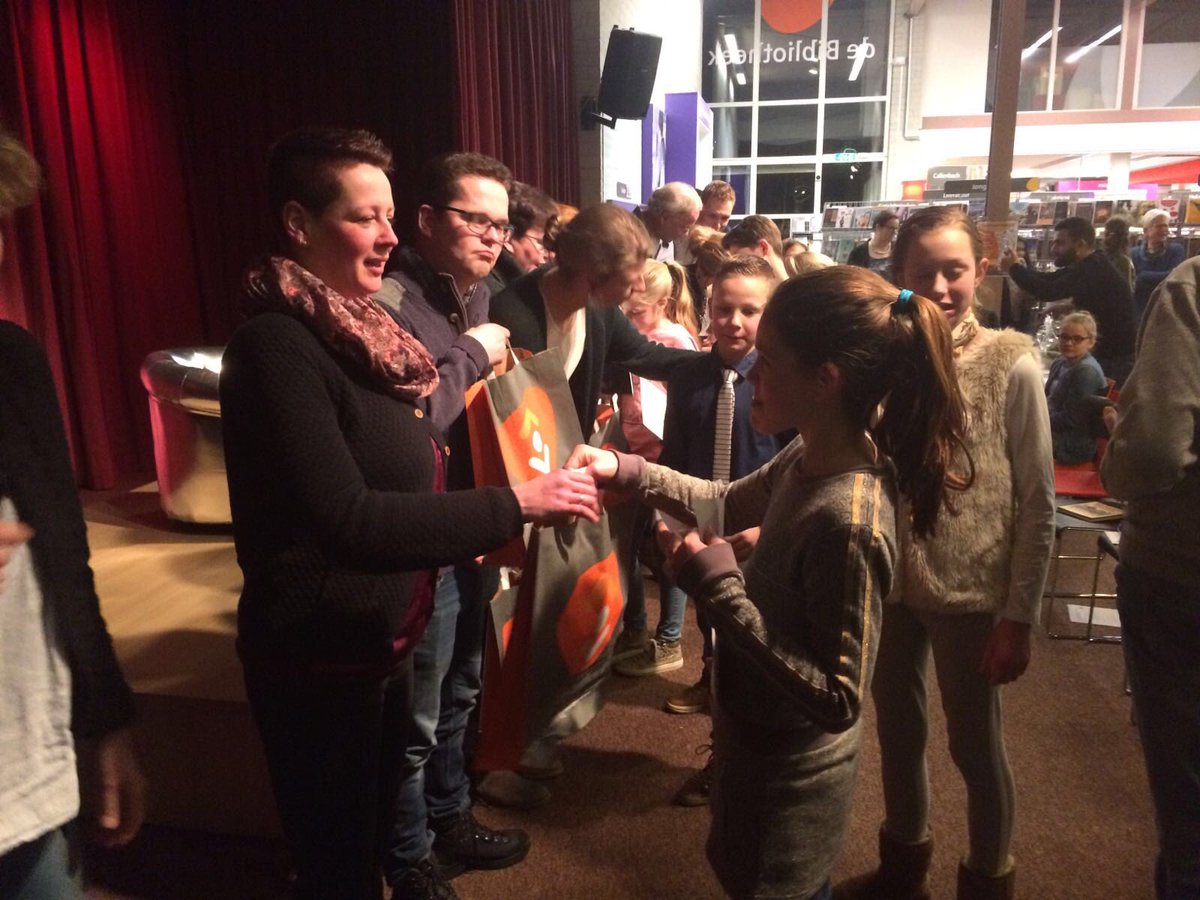 WelmoedBV's tweet photo. Voorleeswedstrijd @BiebNijkerk @deopenkring krijgt voorleesboek Alleen op de wereld van Marina Lanting. Well done Salomé! https://t.co/mbD4X64Mu9