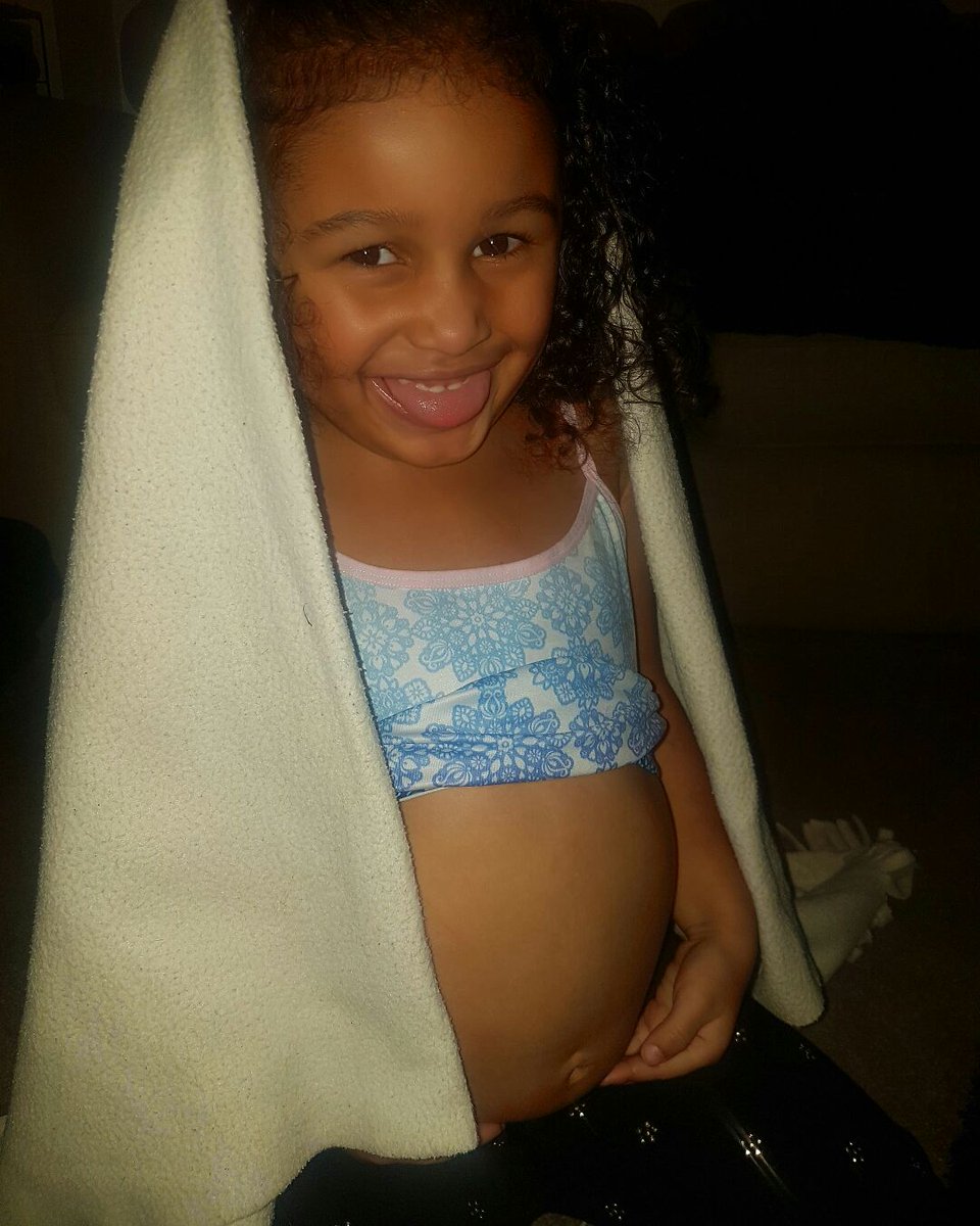 vicsta84's tweet photo. When she channels her inner Beyonce #foodbaby #funny @Beyonce https://t.co/z7kZEwg1nG