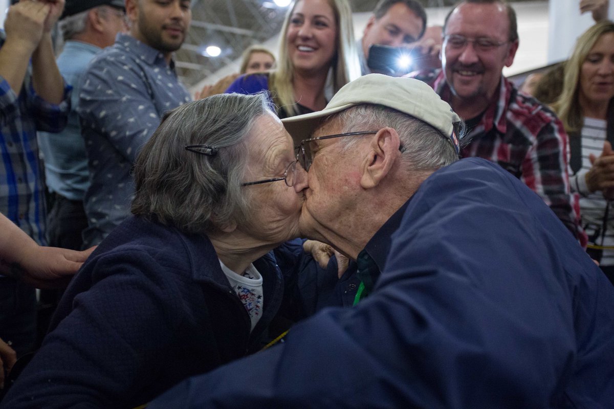 SSHonorFlight's tweet photo. A #WWII hero and his bride at his #honorflight Homecoming.  Happy #ValentinesDay! https://t.co/2Lx599DkQK