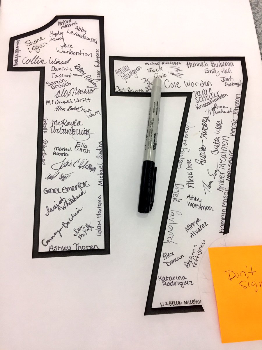 Bago2017's tweet image. Seniors, make sure you stop in to sign the 17 and pick up an order form next week! 👏🏼 🎓 #Legen17ary