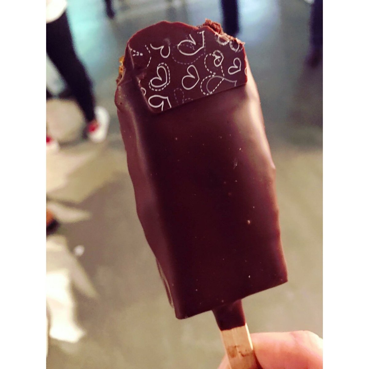 adefrancesco67's tweet photo. Sublime Sacher su stecco ... pazienza farò a meno del gelato !
@SalonChocolatMI #chocolate #chocolatelovers #chocoexperience #sacher #food https://t.co/8rKOfYRqGx