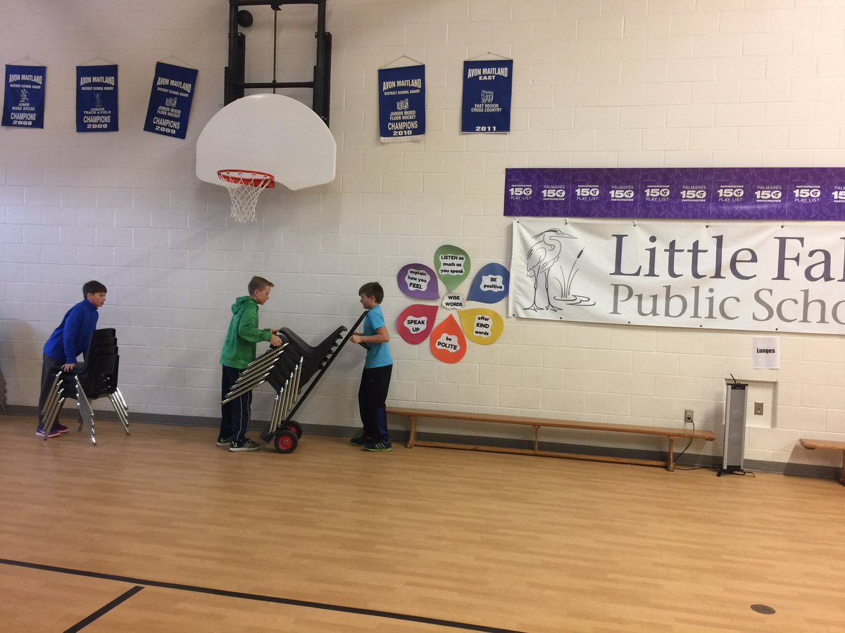 LittleFallsPS's tweet photo. Two 👍up for #FindingDory! What a fabulous way to celebrate & end a busy week of #wellness! Thx to our #LMHST for cleaning up! @KLCarlyle https://t.co/ZOeWMRvppb