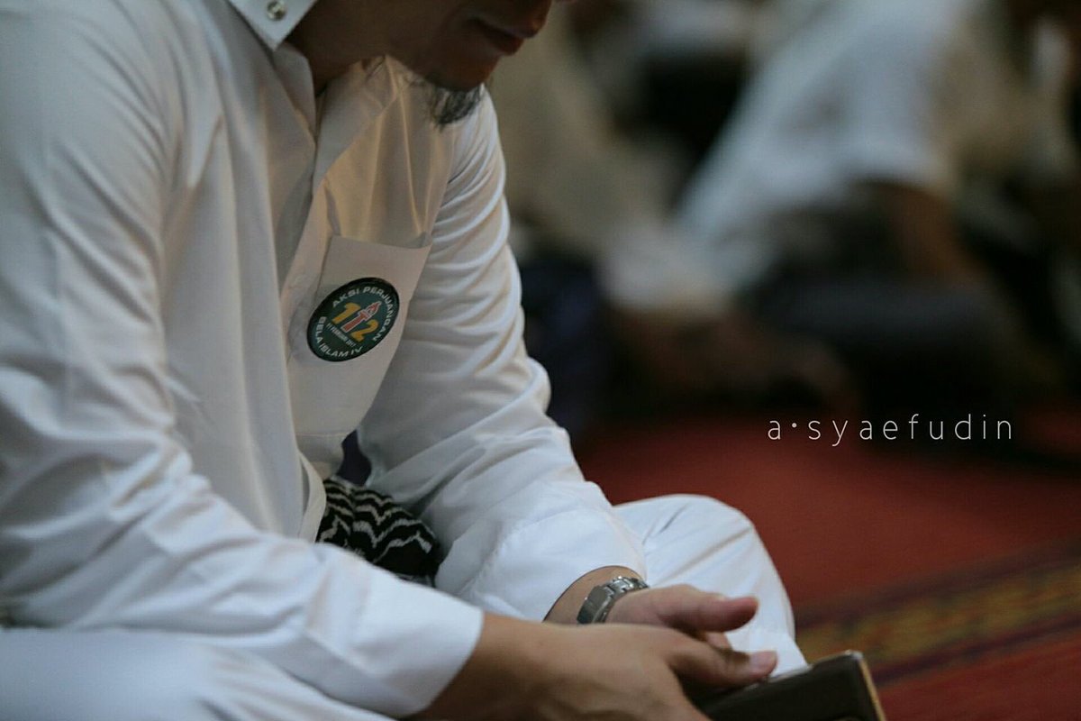 Sungguh... hanya dg PertolonganMu ya Allah kami terhijab dr makar2 musuh Islam #Aksi112 #aksidamai112 #istiqlal #memotretdenganhati