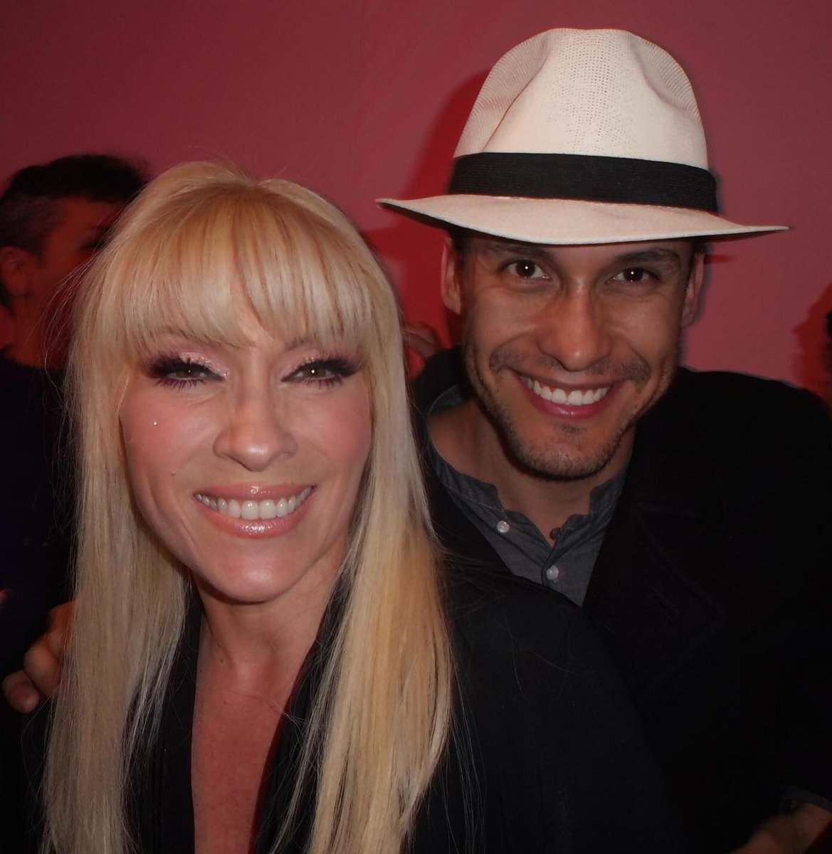 harevalito's tweet photo. Siempre vendran #TiemposMejores @OficialYuri @harevalito https://t.co/KsvVK9TOKZ